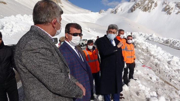 Vali Bilmez’den, karla mücadele ekiplerine moral ziyareti G3