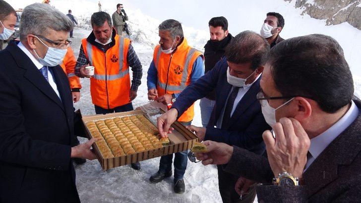 Vali Bilmez’den, karla mücadele ekiplerine moral ziyareti G4