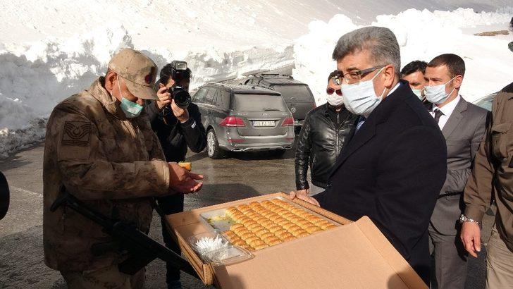 Vali Bilmez’den, karla mücadele ekiplerine moral ziyareti G5