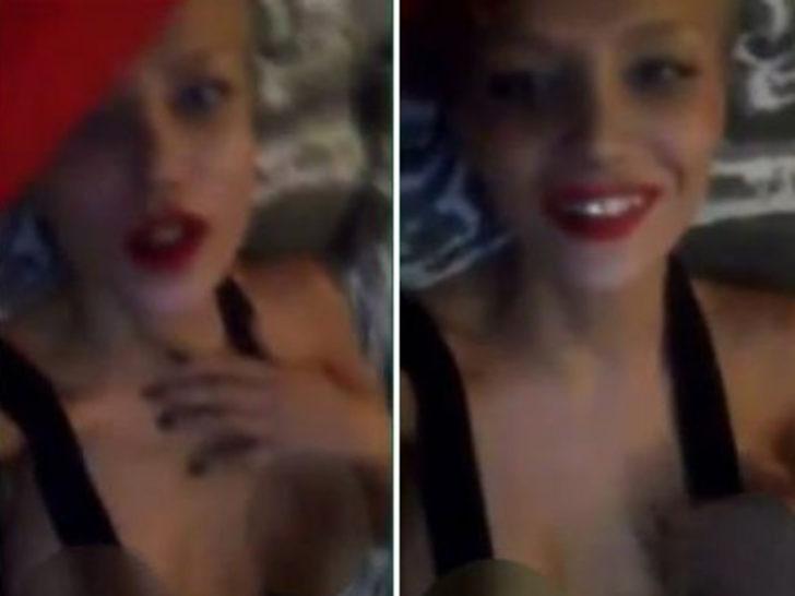 Ayşenur Balcı Periscope'ta soyundu G4