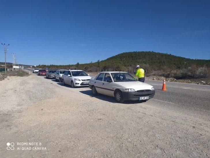 Polis maske dağıttı sosyal mesafe uyarısında bulundu G2