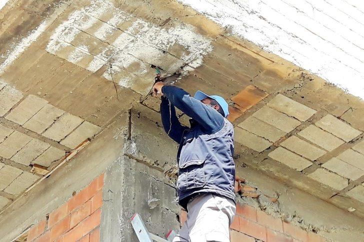 Tele takılan ebabil kuşunu belediye çalışanları kurtardı G1