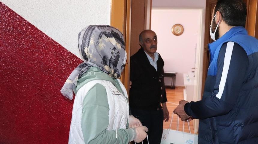 M&uuml;d&uuml;r G&uuml;r emekli &ouml;ğretmenlerle g&ouml;r&uuml;şt&uuml;