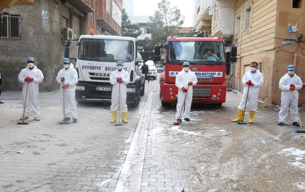 Eyy&uuml;biye&rsquo;de temizlik &ccedil;alışmaları s&uuml;r&uuml;yor