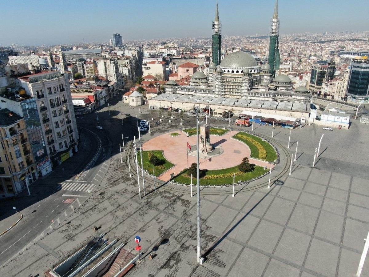Tarihi Taksim Meydanı ve İstiklal Caddesi&rsquo;nde sessizlik hakim