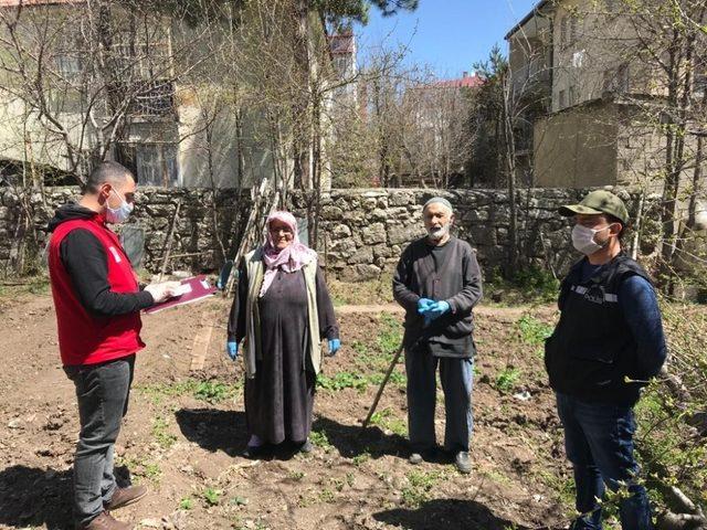 Emekli maaşlarını bağışladılar