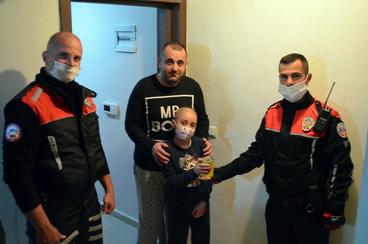 9 yaşındaki G&uuml;lsen Ceylin&rsquo;den anlamlı davranış