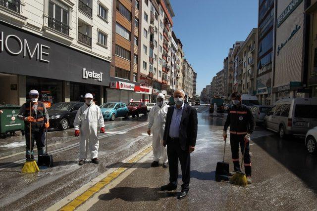 Başkan Büyükgöz sağlık çalışanlarının yanında