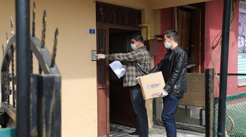 Gen&ccedil;lerden gıda kolisi dağıtımına destek