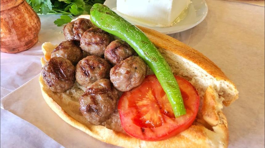 Köftecilerin herkesten sır gibi sakladıkları o tarif! Evde leziz köfte ekmek tarifi!