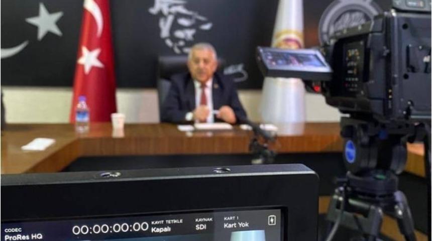 Başkan Zeybek birinci yılını sosyal medya üzerinden canlı olarak değerlendirdi