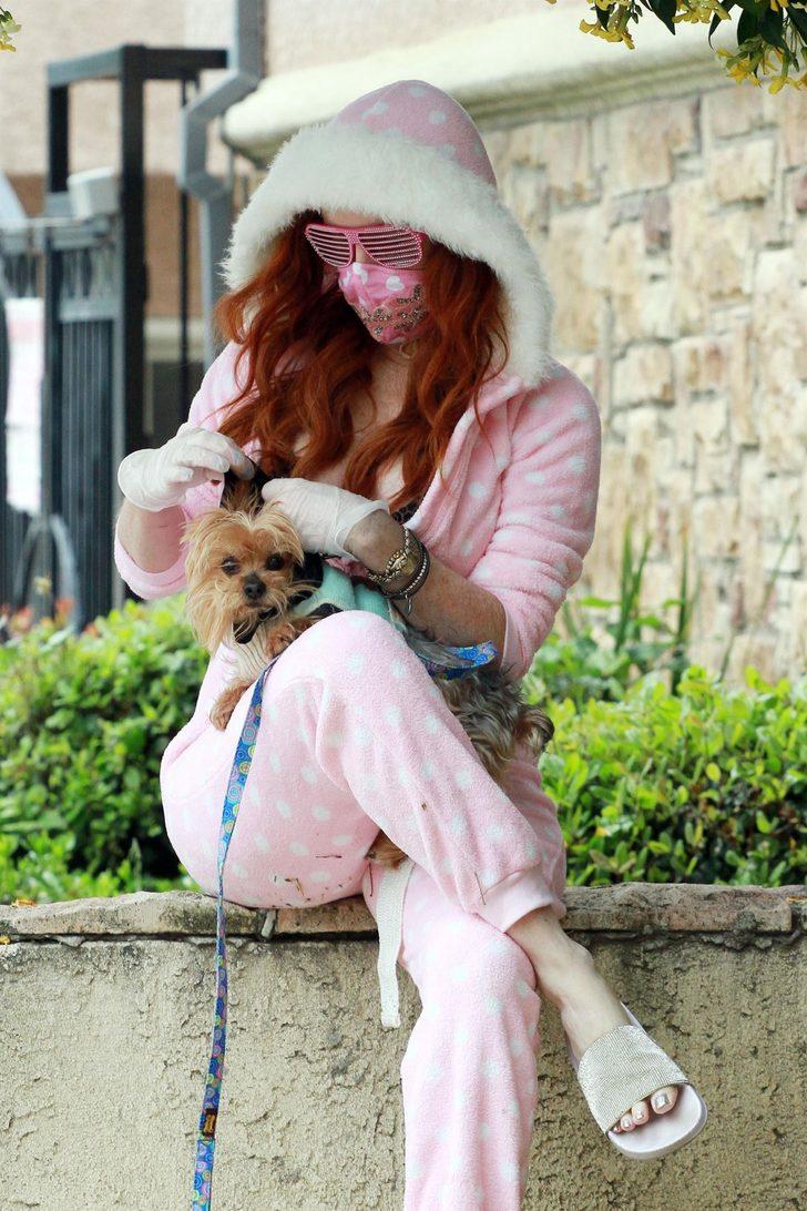 Phoebe Price asla evinde durmuyor G3