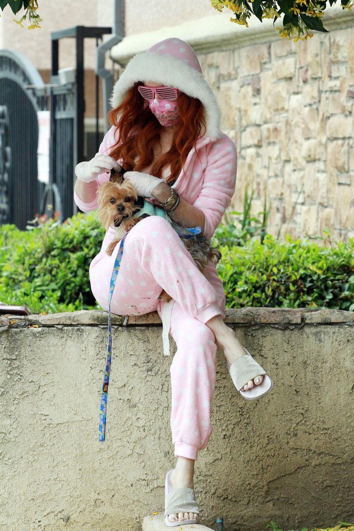 Phoebe Price asla evinde durmuyor G4