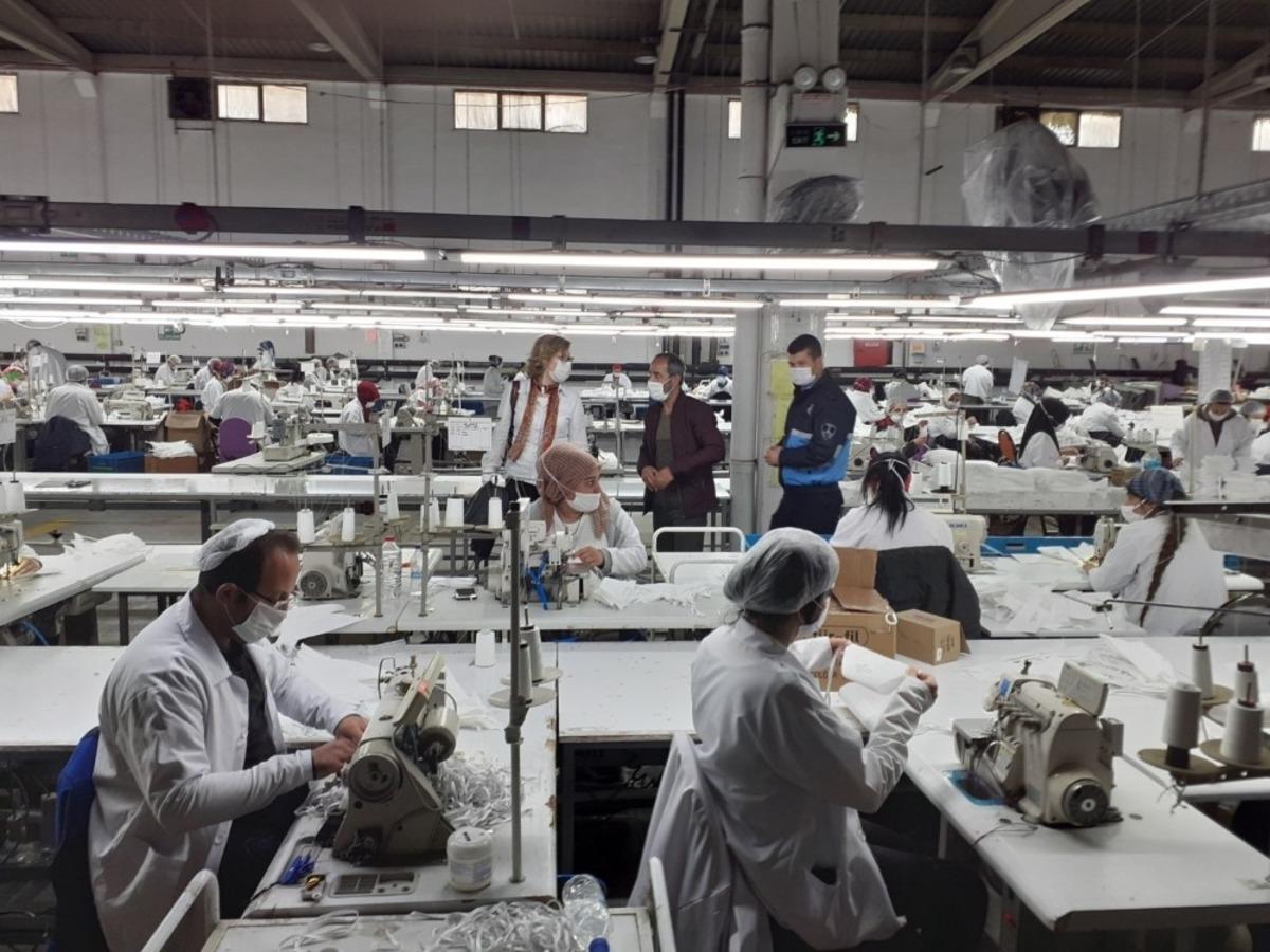 İzmir&rsquo;de tıbbi maske imalathanelerine denetim