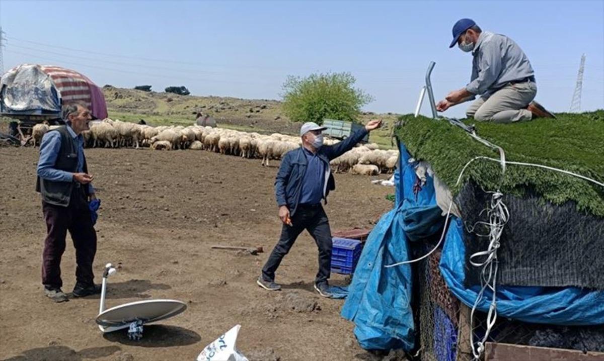 Osmaniye'de &ccedil;adırda yaşayan ailelere &ccedil;ocuklarının uzaktan eğitimi i&ccedil;in destek