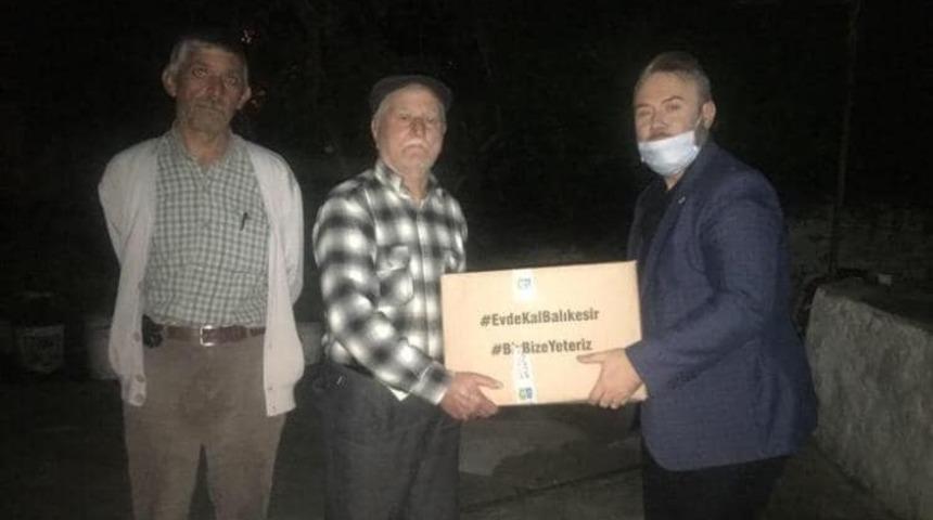 Burhaniye&rsquo;de AK Parti ihtiya&ccedil; sahiplerine yardım kolisi dağıttı