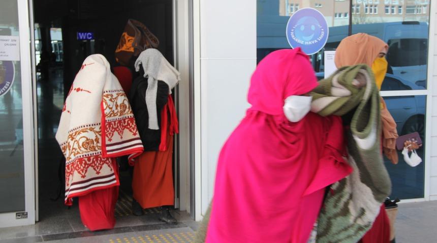 Çorum'da göçmen alarmı! Yola bırakıldılar