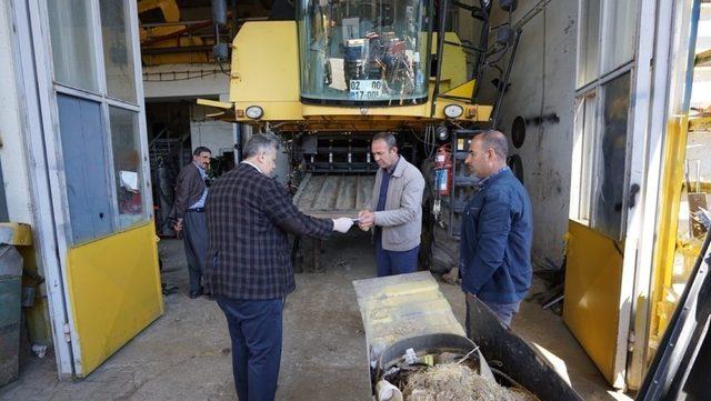 Adıyaman Belediyesi, KSS esnafına maske dağıttı