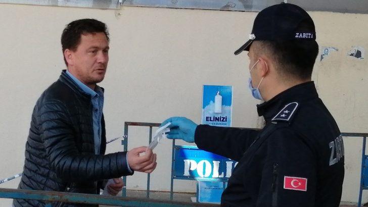 Pazara alanına gelenlerin ateşleri ölçüldü, maskeli girmesi sağlandı G1