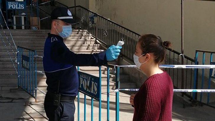 Pazara alanına gelenlerin ateşleri ölçüldü, maskeli girmesi sağlandı G3