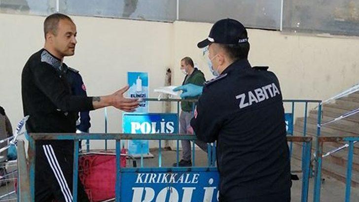 Pazara alanına gelenlerin ateşleri ölçüldü, maskeli girmesi sağlandı G4