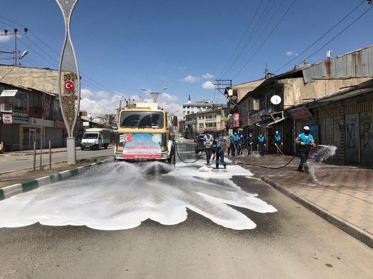 Erciş’te dezenfekte işlemleri sokağa çıkma kısıtlamasında da sürüyor