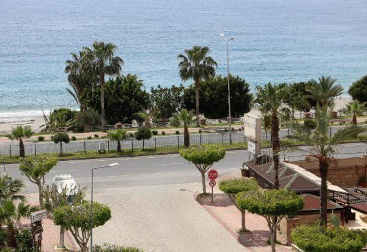 Sokağa çıkamayınca güneşin keyfini böyle çıkardı G3