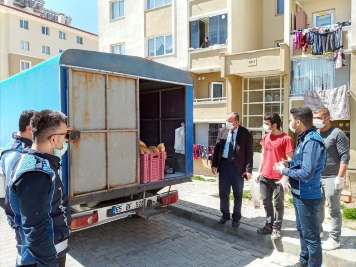 Zabıtadan &ccedil;ocuklara oyuncak