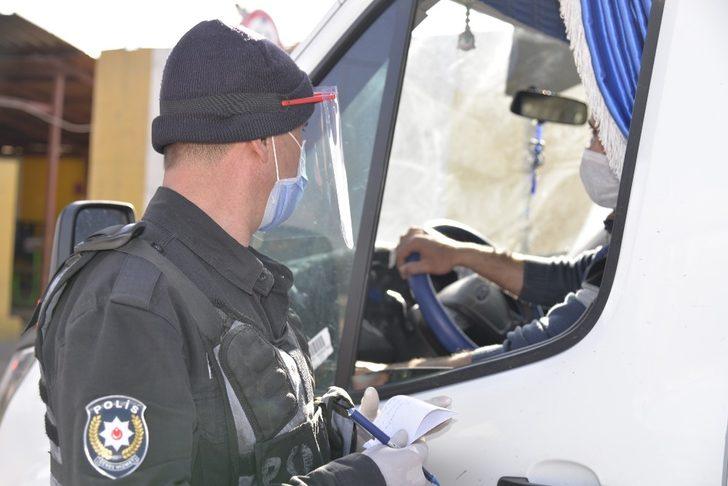 Uygulama noktalarındaki sağlık çalışanları ve polislere sıcak çorba ikramı G4