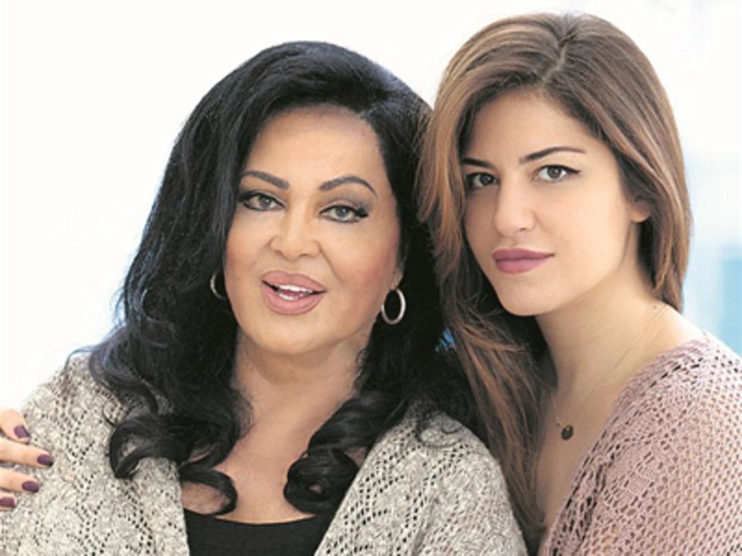 T&uuml;rkan Şoray kızı i&ccedil;in sandığı a&ccedil;tı