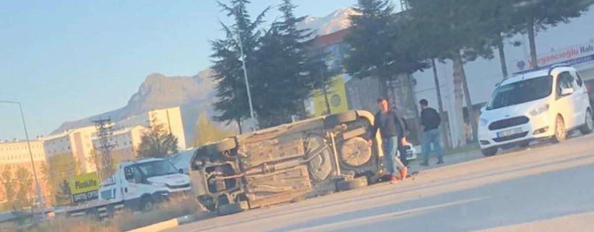 Virajı alamayan otomobil devrildi: 3 yaralı
