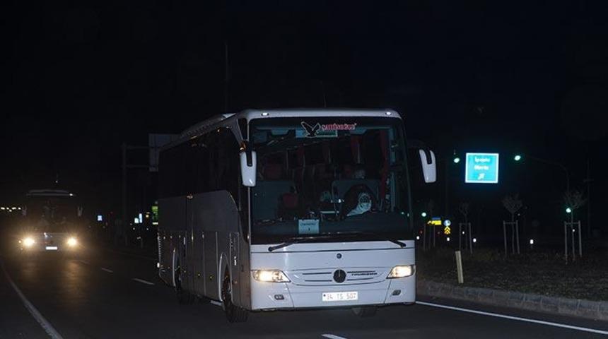 Yunanistan'da karantinaya alınan El. Venizelos gemisinin T&uuml;rk yolcuları T&uuml;rkiye'ye getirildi