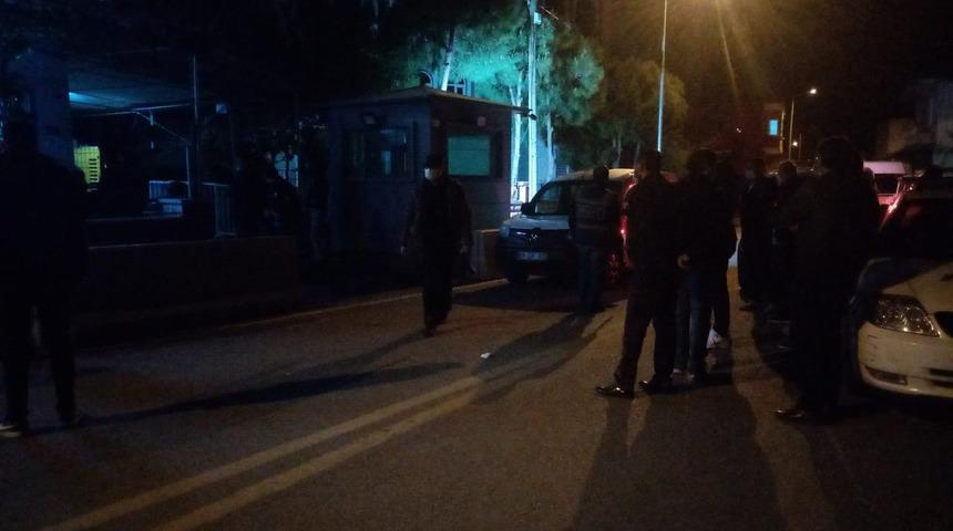 Polise mukavemette bulunan grup g&ouml;zaltına alındı