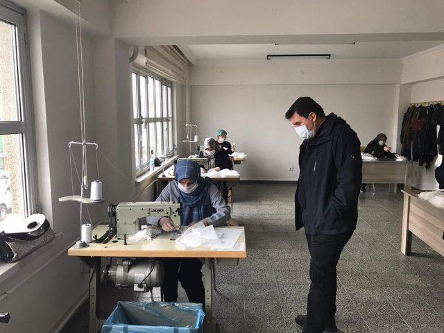 Erzincan Halk Eğitim Merkezi&rsquo;nde, maske &uuml;retimi başladı 1