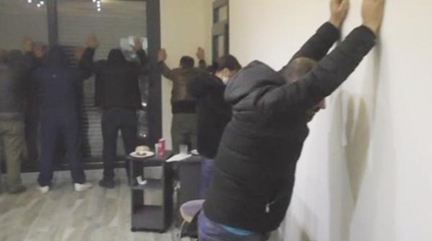 Manisa'da villaya kumar baskını: 19 kişiye 67 bin lira ceza kesildi