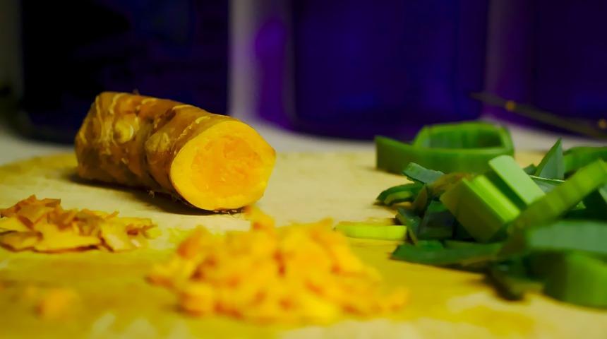 Bu besinler dizleri tamamen yeniliyor! Zerde&ccedil;al, kabak &ccedil;ekirdeği...