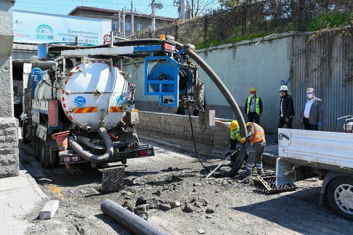 ASKİ ekipleri Ulus’taki eski atık su hattını yeniliyor G3