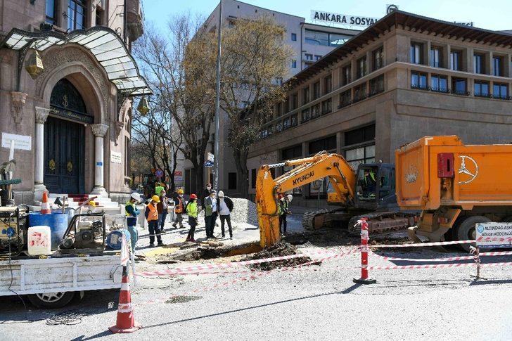 ASKİ ekipleri Ulus’taki eski atık su hattını yeniliyor G5