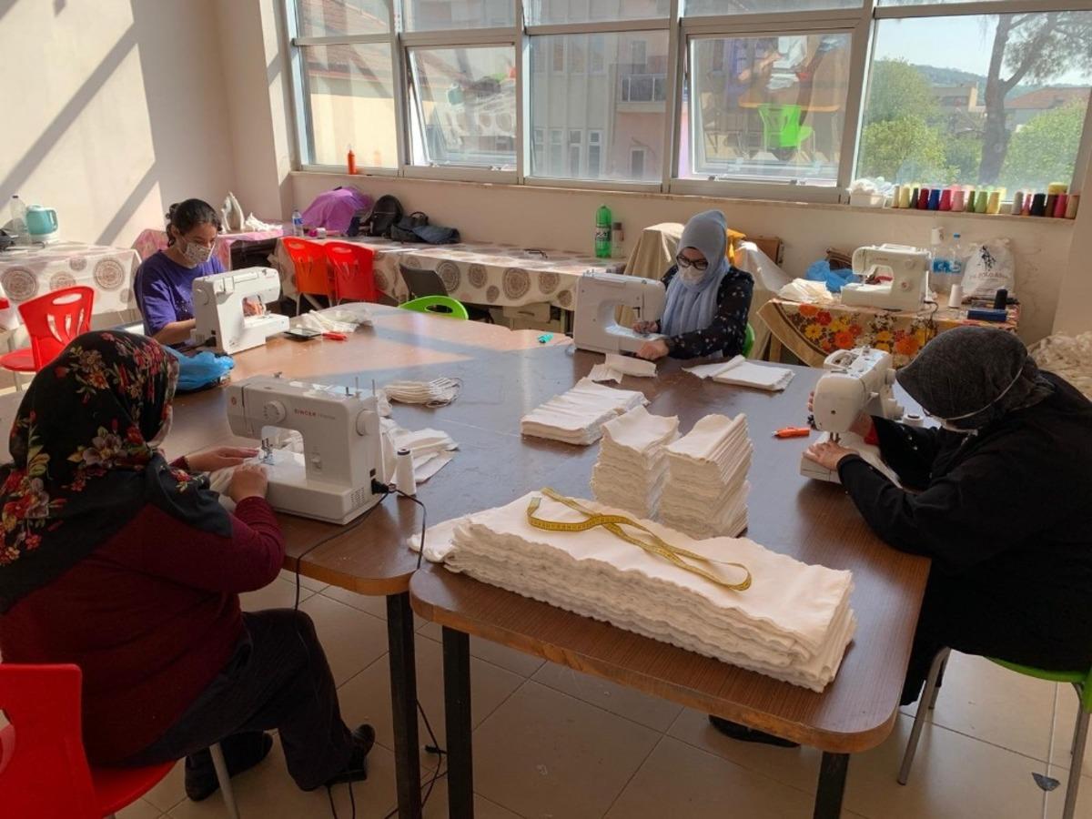 Kuyucak Belediyesi tarafından 30 bin maske &uuml;retildi