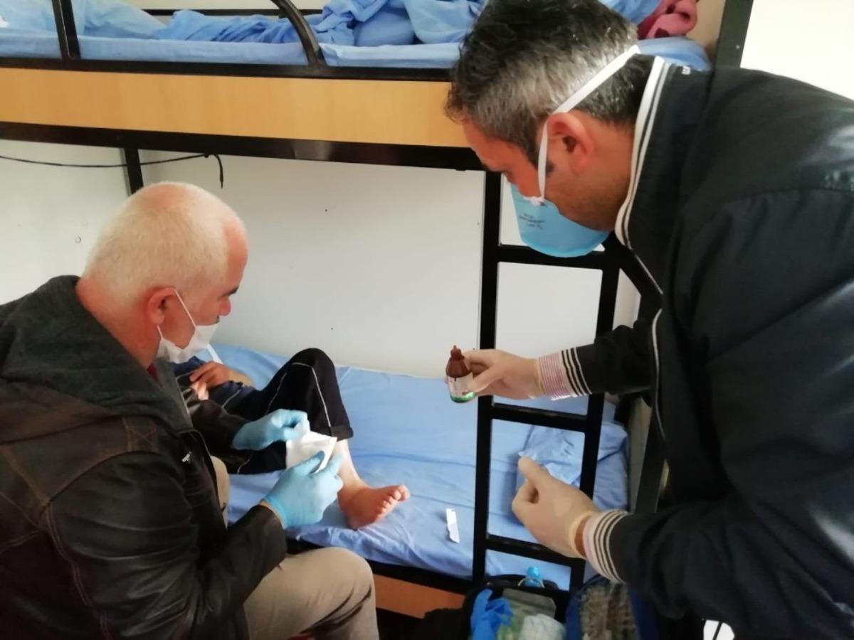 Barınma Merkezi&rsquo;nde konaklayanlara sağlık taramaları yapılıyor