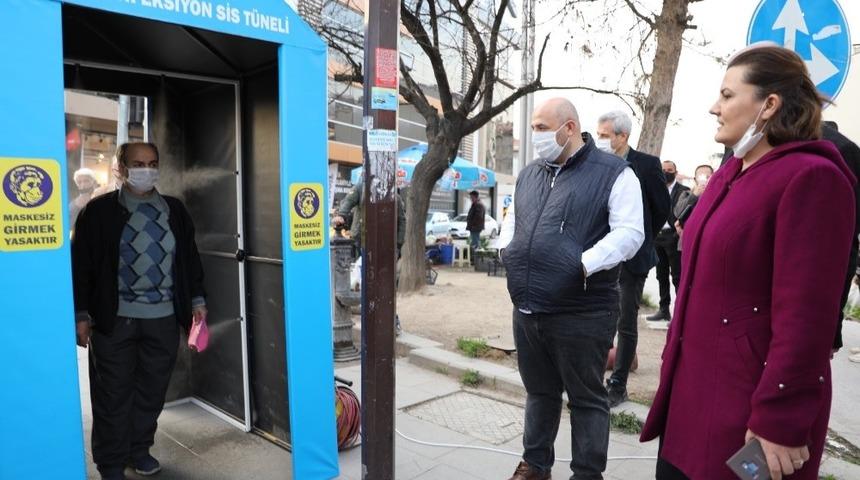 İzmit Belediyesi bir &lsquo;dezenfeksiyon sis t&uuml;neli&rsquo;ni daha hizmete sundu