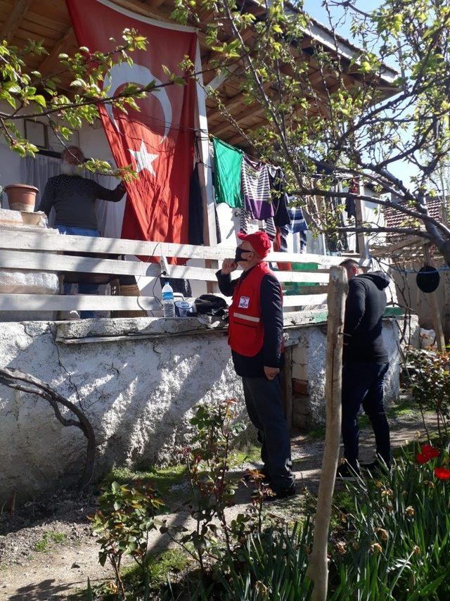 Kızılay, gıda ve nakdi yardımlara devam ediyor