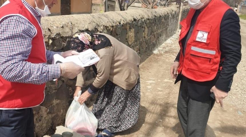 Kızılay, gıda ve nakdi yardımlara devam ediyor