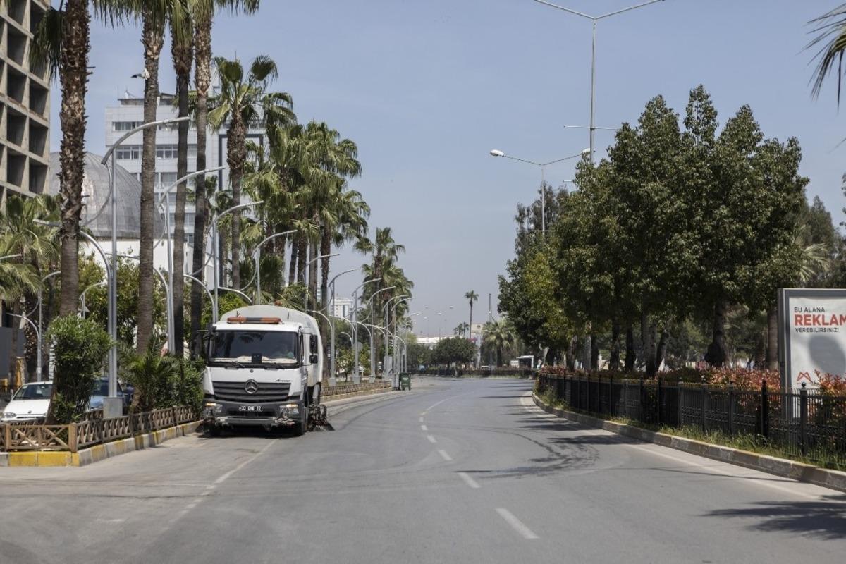 Mersin B&uuml;y&uuml;kşehir Belediyesi, yasak s&uuml;resince hizmete devam etti