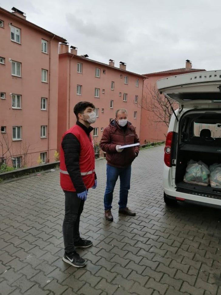 Kızılay sokağa çıkamayanlara 3 bin ekmek dağıttı G2