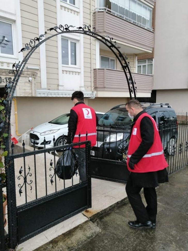 Kızılay sokağa çıkamayanlara 3 bin ekmek dağıttı G3