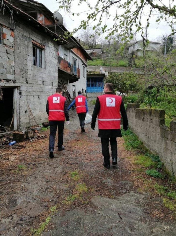 Kızılay sokağa çıkamayanlara 3 bin ekmek dağıttı G4