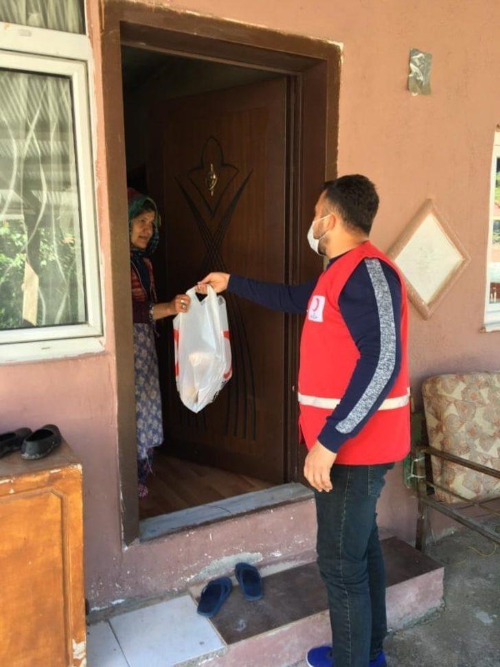 Kızılay sokağa çıkamayanlara 3 bin ekmek dağıttı G5