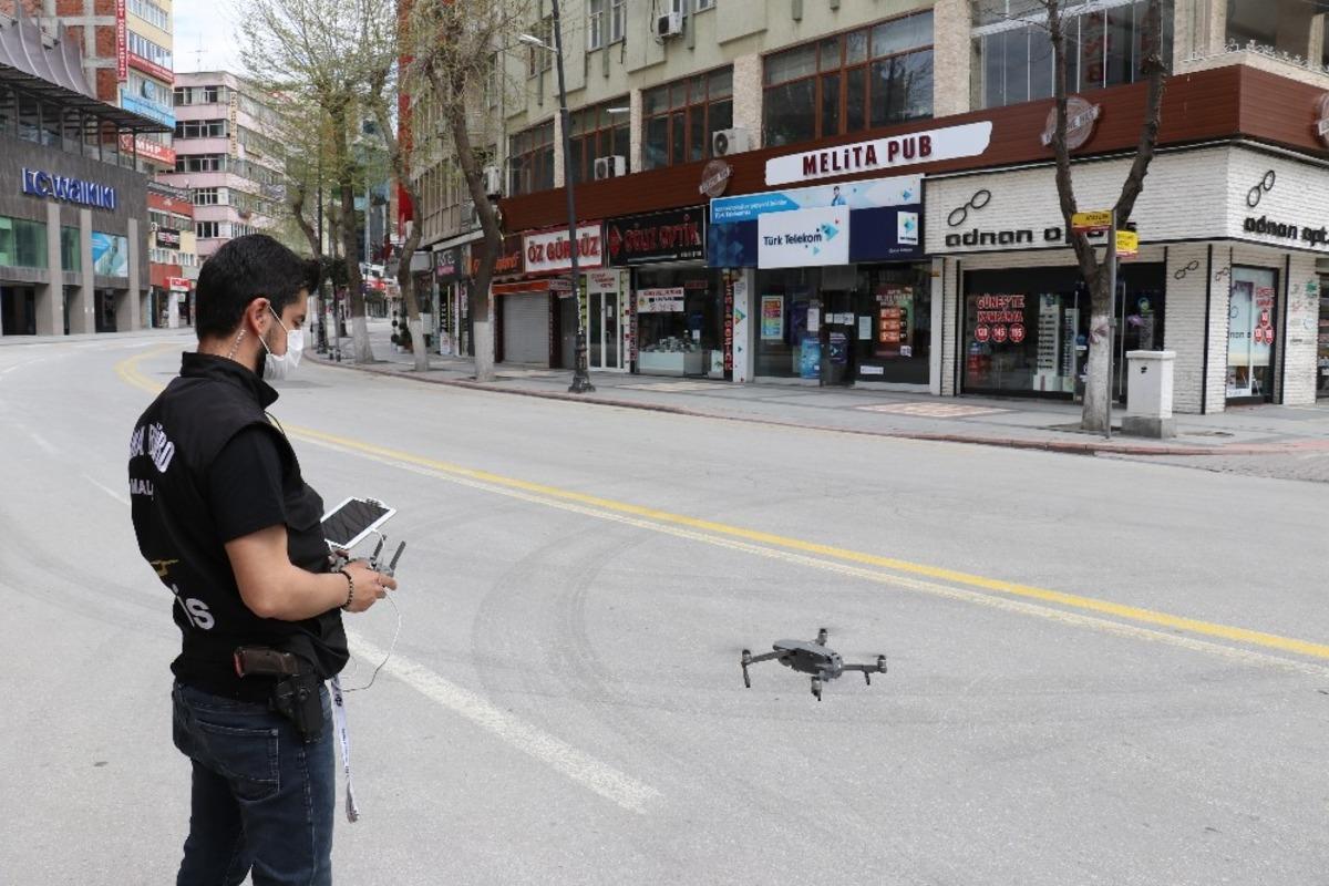Malatya&rsquo;da sokağa &ccedil;ıkma kısıtlamasına havdan denetim s&uuml;r&uuml;yor