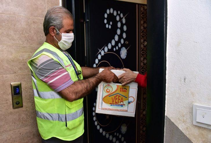 Kepez bir günde 218 bin maske dağıttı, ihtiyaç sahiplerinin yardımına koştu G1